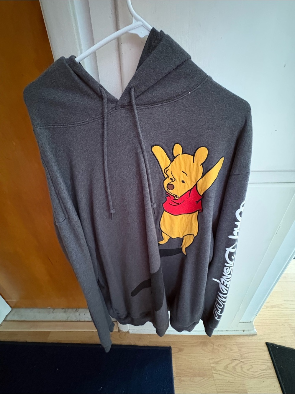 Disney Parks HalloweenGray Hoodie Sweatshirt with Yellow Winnie-the-Pooh Graphic